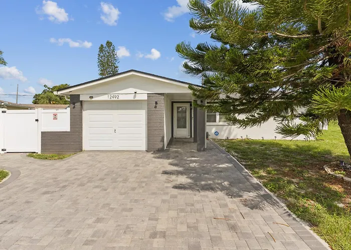 3Bd 2Ba House With Parking Laundry And Large Patio