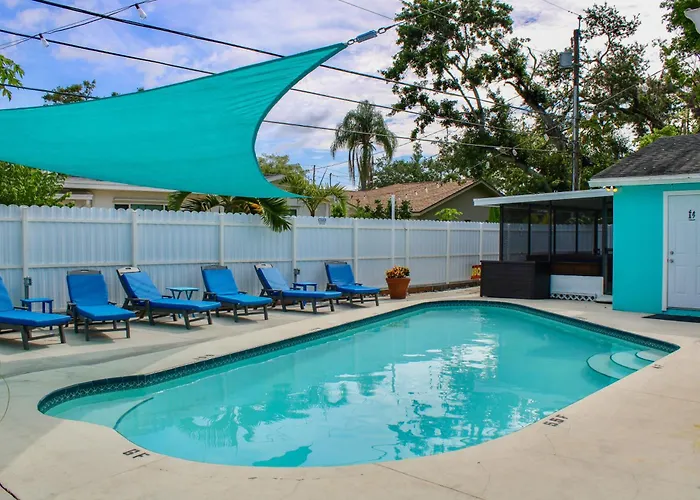 Largo Family Oasis: Private Pool & Hot Tub!